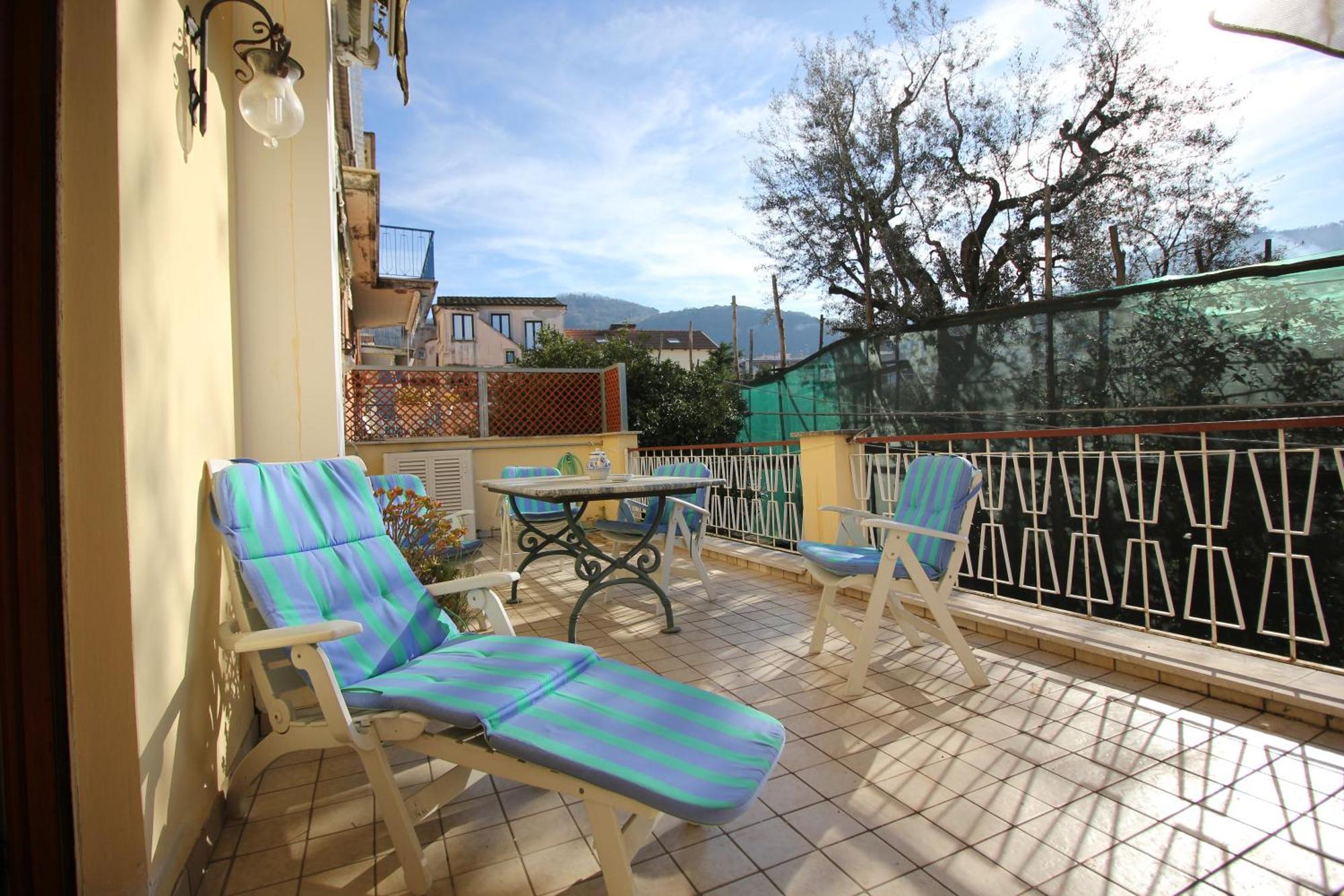 Appartamento Domus Marziale Sorrento Esterno foto